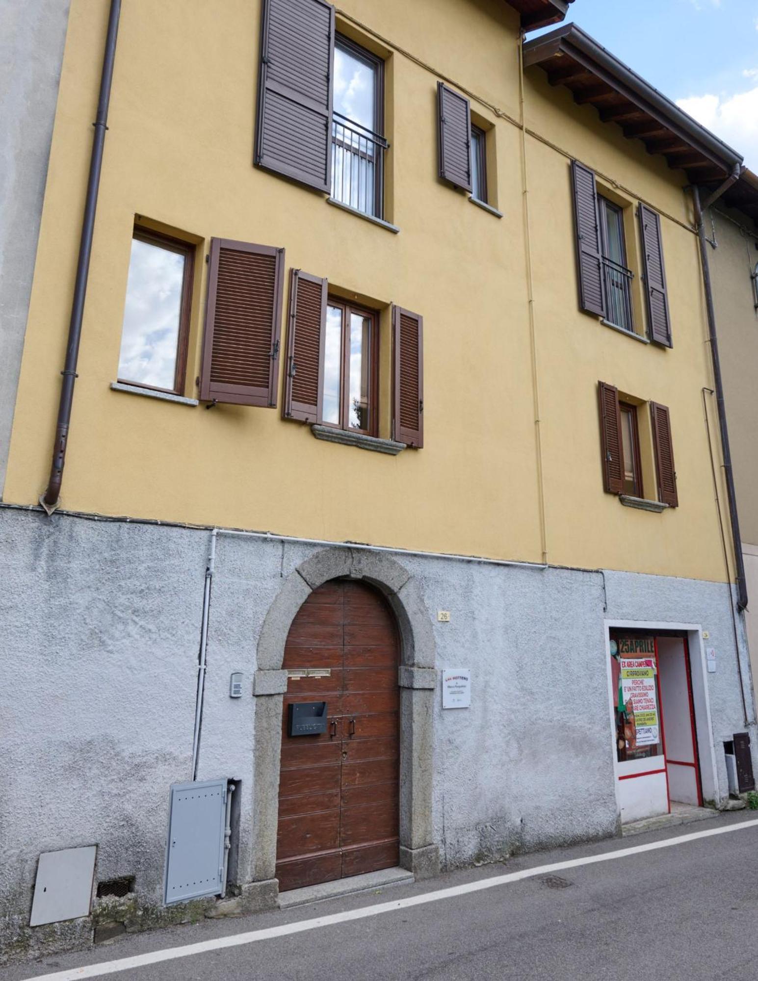 Cav Motteno Mandello del Lario Exterior foto